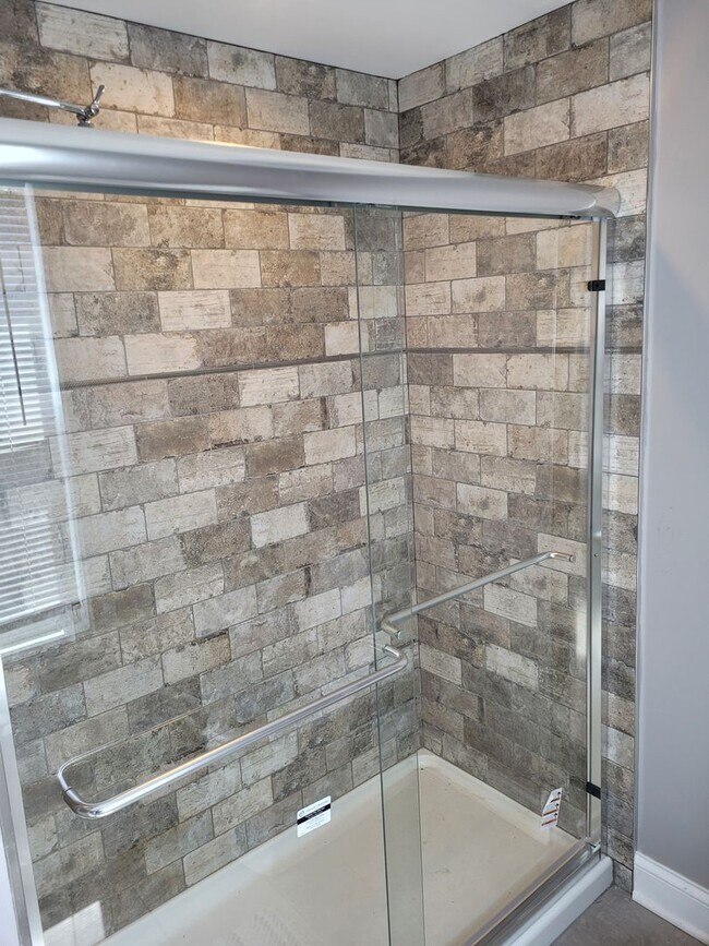 Building Photo - Beautiful Recently Renovated Contemporary ...