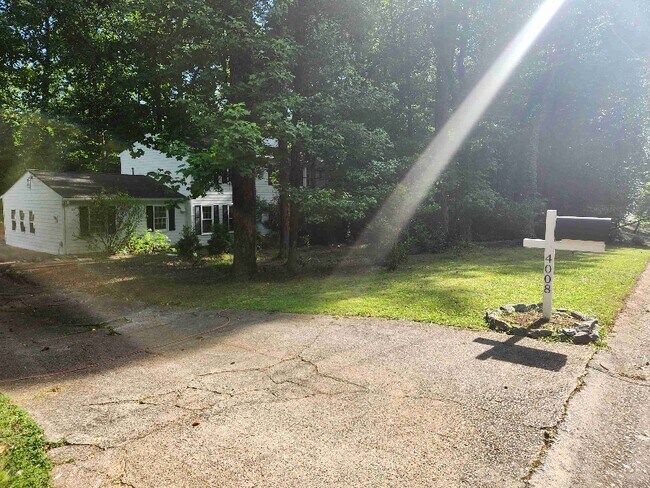 Building Photo - 4008 Rock Mill Dr