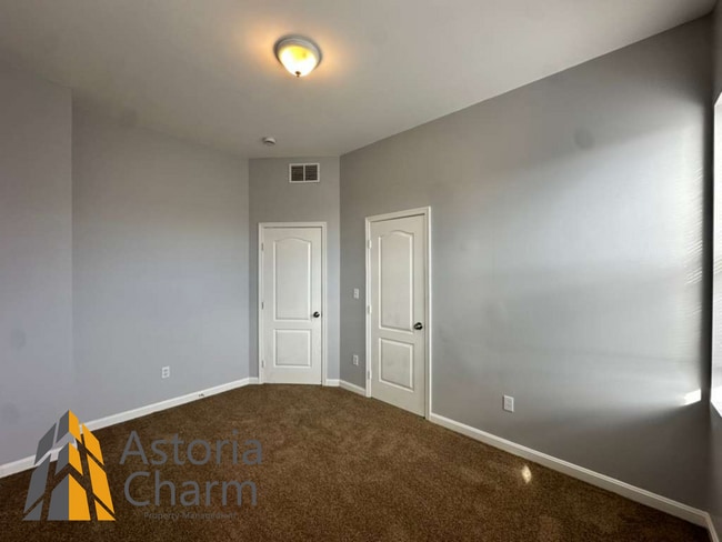 Building Photo - 4 Bedroom Home with Fenced Yard and Eat In Kitchen on Linnard Street