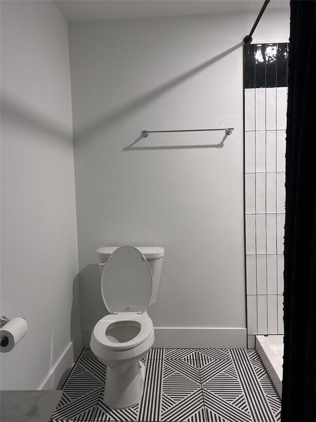 Building Photo - 30 W Broad St