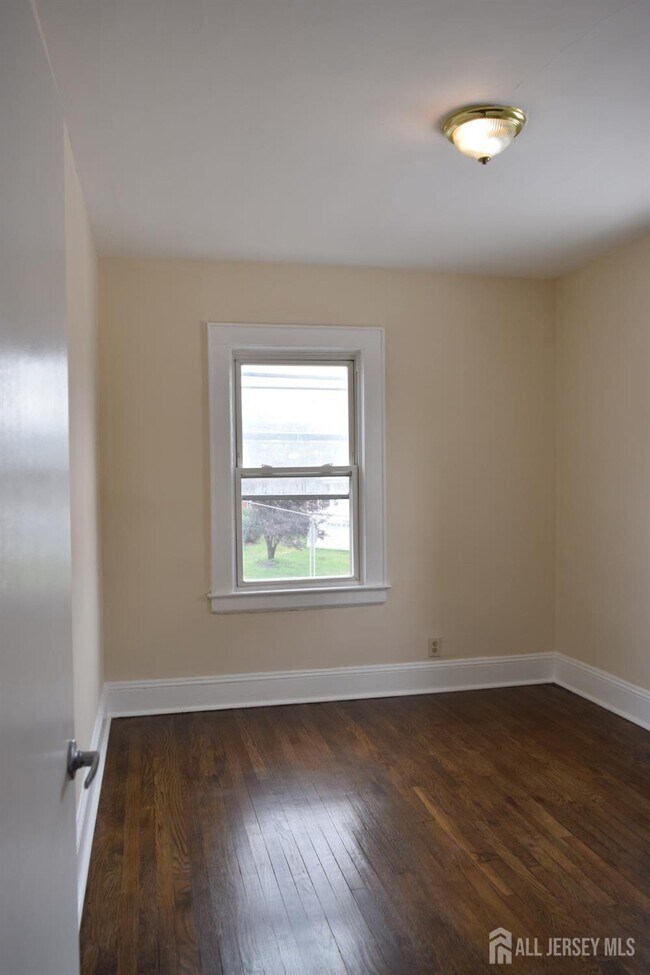 Building Photo - 219 Avenel St