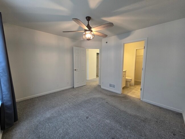 Building Photo - 7106 Country Club Hills Dr