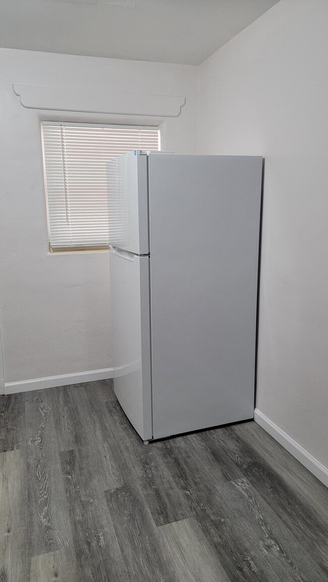 Building Photo - 1913 Delaware Ave