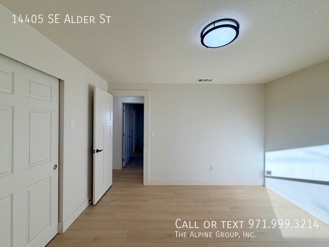 Building Photo - 14405 SE Alder St
