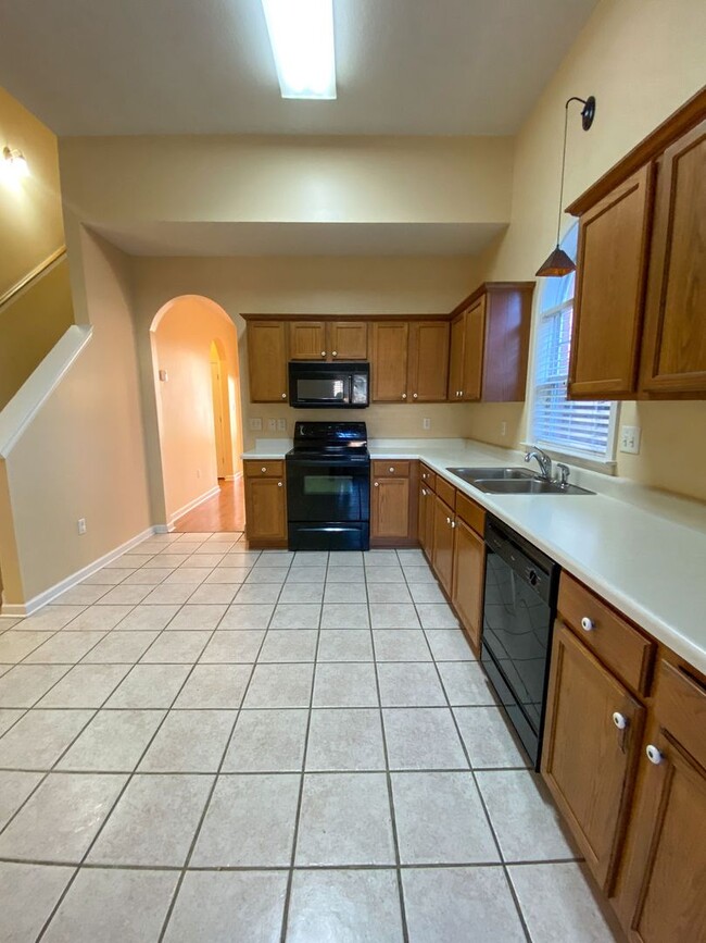 Building Photo - 3 bed, 2.5 bath in Cordova near Trinity an...