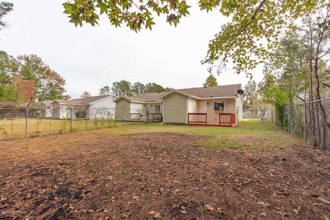 Building Photo - 2 Bedroom, 2 Bathroom Home