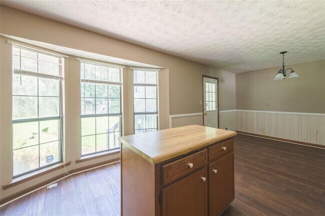 Building Photo - 310 Summerwood Ln