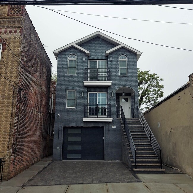 Building Photo - 207 Avenue B