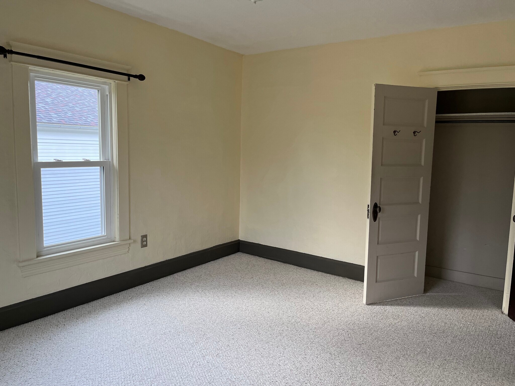 deep closet - 325 S Main St