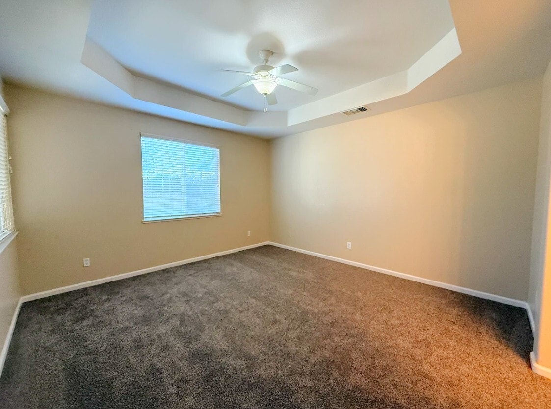 Building Photo - 405 Hearst Dr