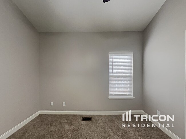 Building Photo - 6805 Bodgit Ln