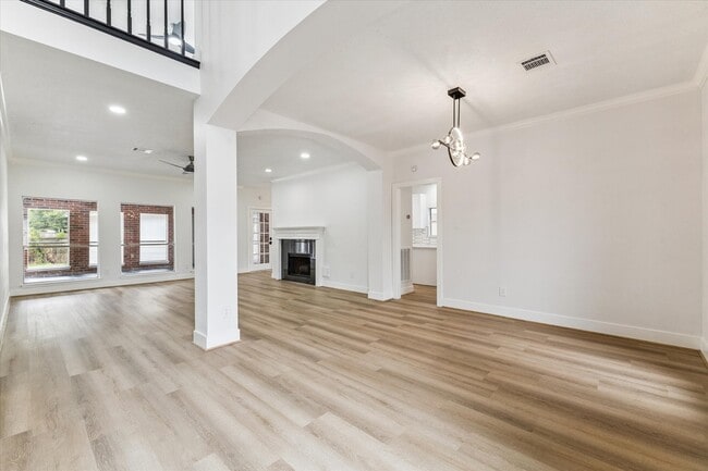 Building Photo - 14710 James River Ln