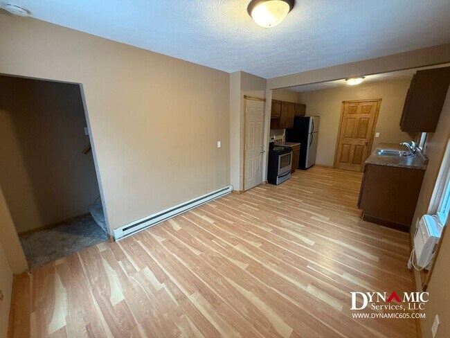 Building Photo - 717 W 16th St