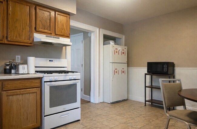 Building Photo - 128 Hawley St