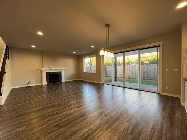 Building Photo - Expansive 2020 Forest Grove Home with 4 Bedrooms, Loft, Modern Kitchen & Covered Patio