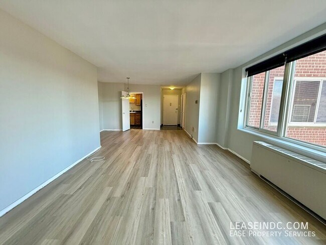 Building Photo - 4000 Tunlaw Rd NW