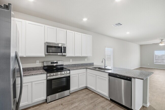 Building Photo - "Charming 3-Bedroom Retreat with 2 Baths in the Heart of New Braunfels!"