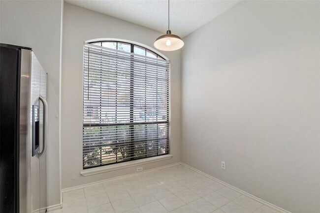 Building Photo - Welcome to this stunningly updated, three-bedroom, two-bath home located in the desirable Valley ...