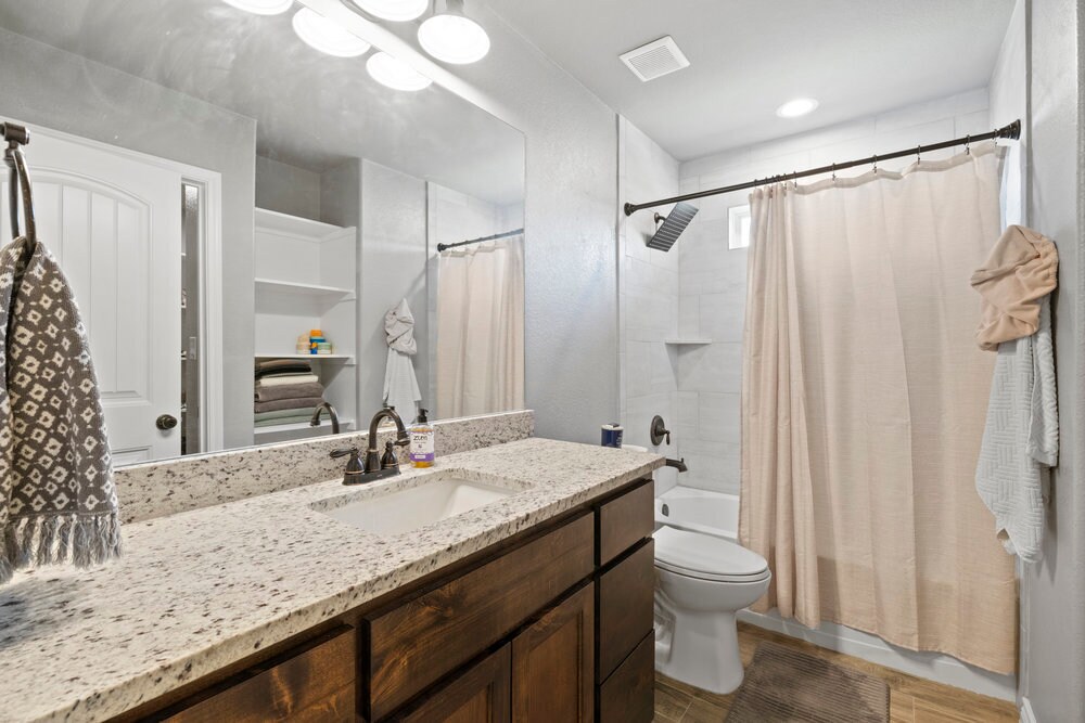 Building Photo - 1777 Point View