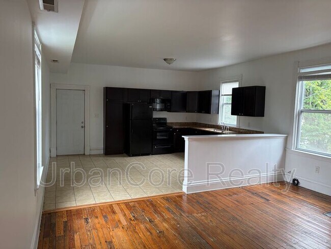 Building Photo - 621 N 31st St