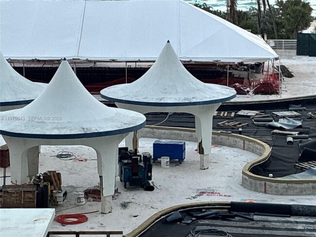 Building Photo - 5161 Collins Ave