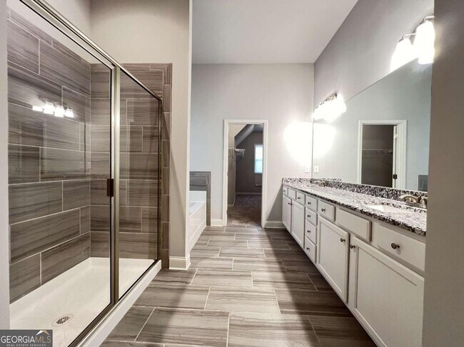 Building Photo - 4675 Silver Oak Dr SW