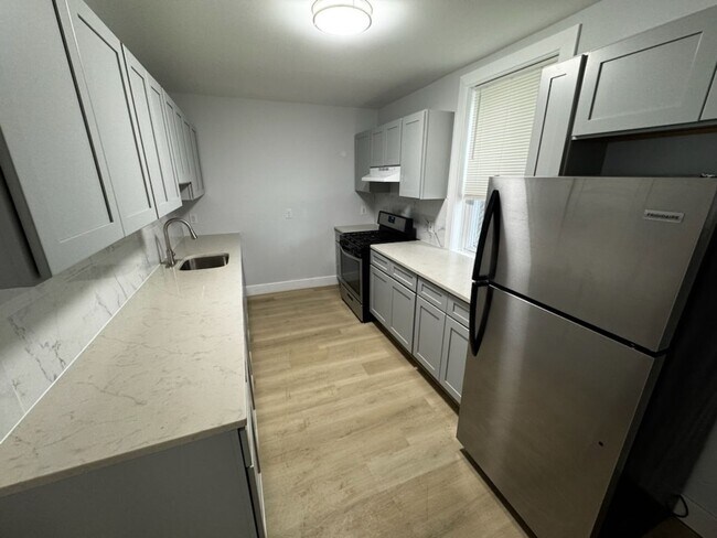 Building Photo - Remodeled 4bd/2 bath Home with Rear yard!!...