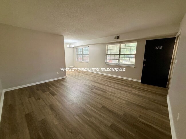Building Photo - Stunning 1 Bedroom Apartment w/ Covered Pa...