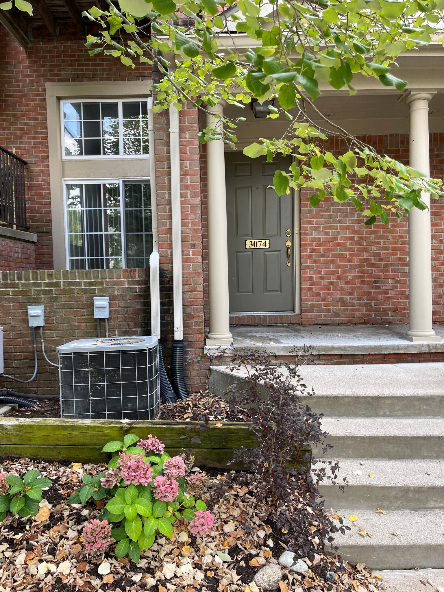 Building Photo - 3074 Barclay Way