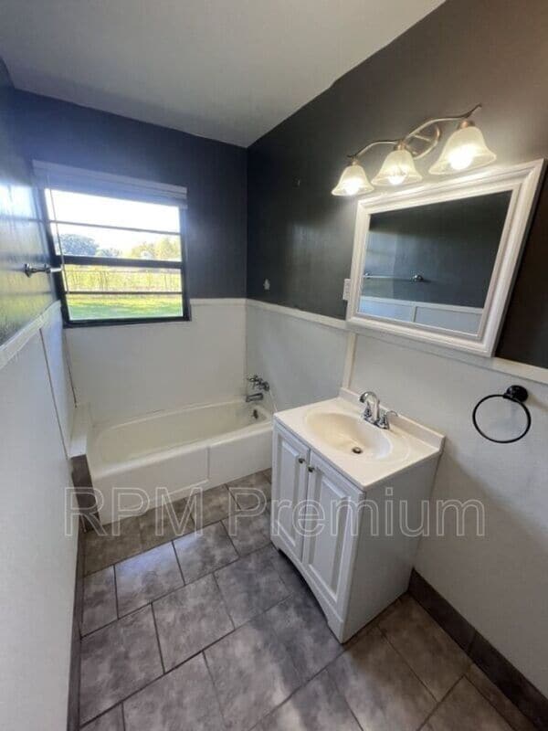 Building Photo - 13189 Sunshine Rd