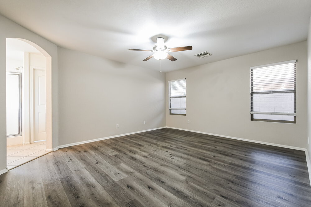 Building Photo - 1427 E Vernoa St