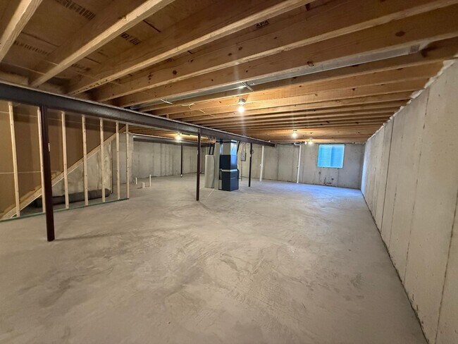 Building Photo - RARE FIND!