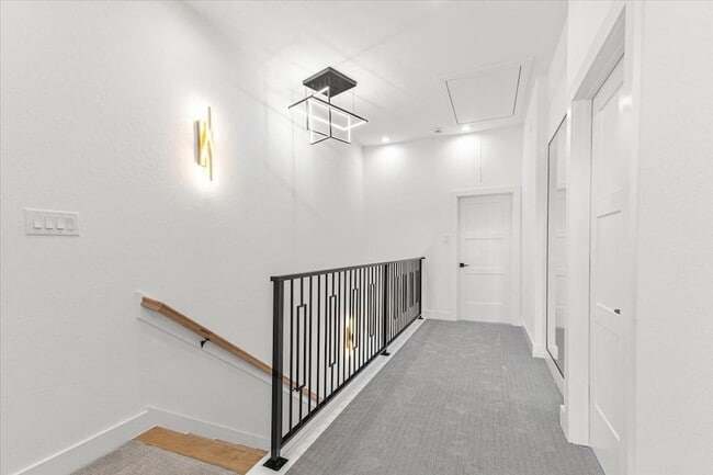 Building Photo - 5110 Longmeadow St