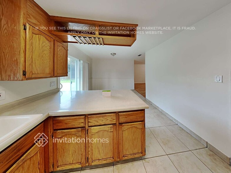 Building Photo - 10813 Oakton Way