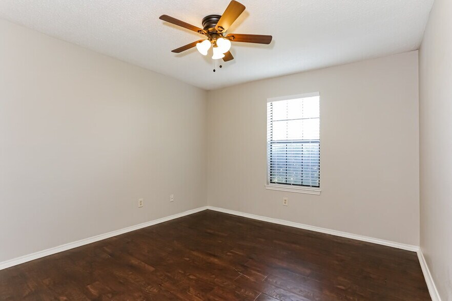 Building Photo - 7312 Meadow Creek Dr