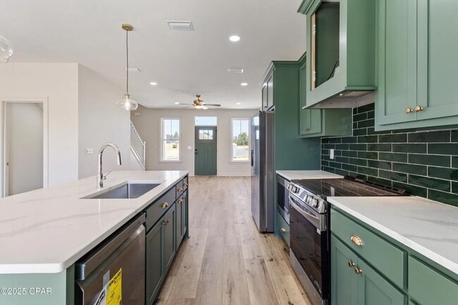 Building Photo - 4 bedroom 2.5 bath House
