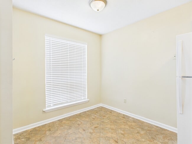 Building Photo - 700 San Pedro Dr