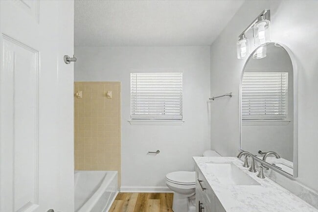 Building Photo - 4 Bed/2 Bath Updated Home in Richmond Heights