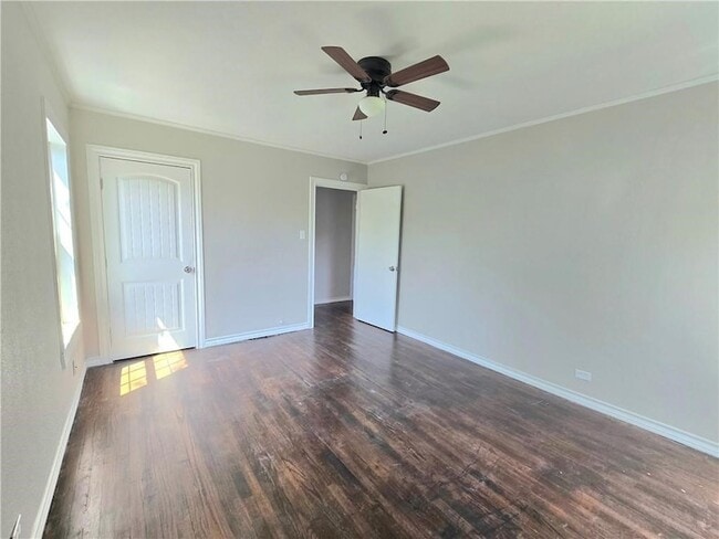 Building Photo - 1367 Normandy Dr