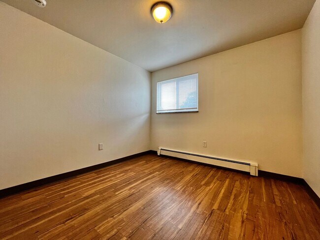 Interior Photo - Emigh1001 (KC-AM)
