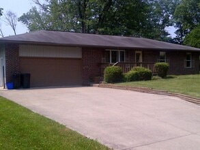 Building Photo - NEWLY Renovated 3 BED/2 BA Home!