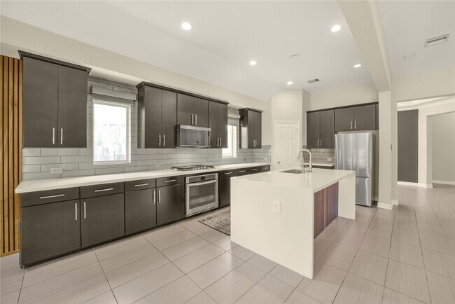 Building Photo - 10919 Walts Run Ln