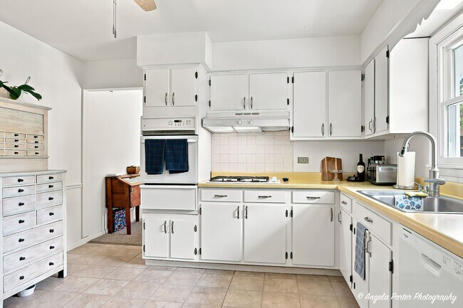 Building Photo - 303 Ridge St