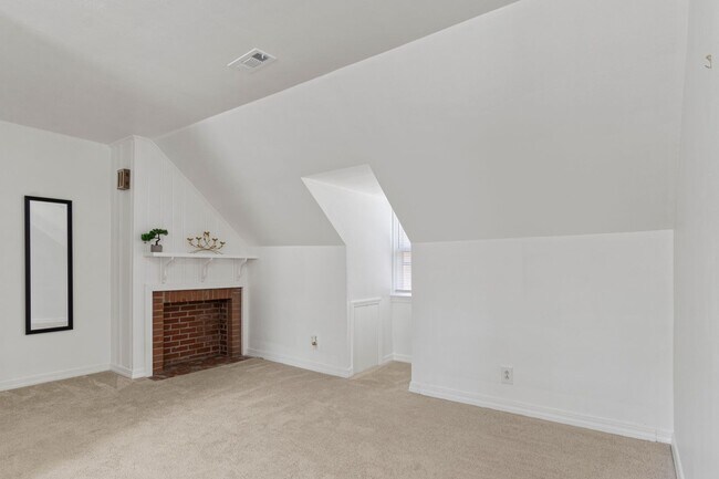 Building Photo - Everything Included! Updated 2BR/2BA Williamsburg Condo for Just $1,795