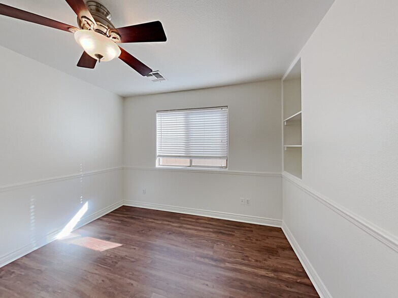 Building Photo - 17522 W Calavar Rd