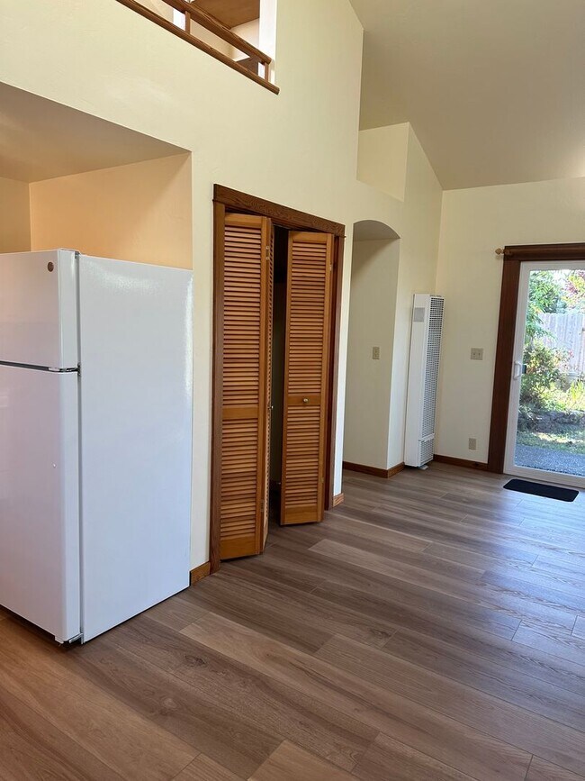 Building Photo - Charming Studio Loft in Arcata – Close to Plaza & Cal Poly Humboldt