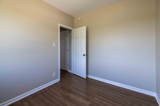 Building Photo - Modern Comfort, Classic Charm — Your Next Detroit Apartment Awaits