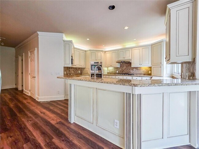 Building Photo - 2502 Oak Hill Overlook