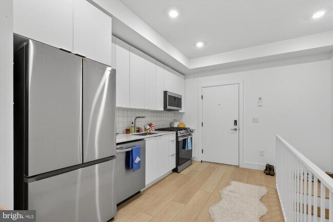 Building Photo - 2007 Cambridge St