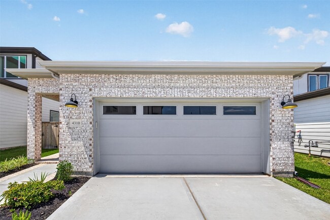 Building Photo - 702 Sonfield Dr